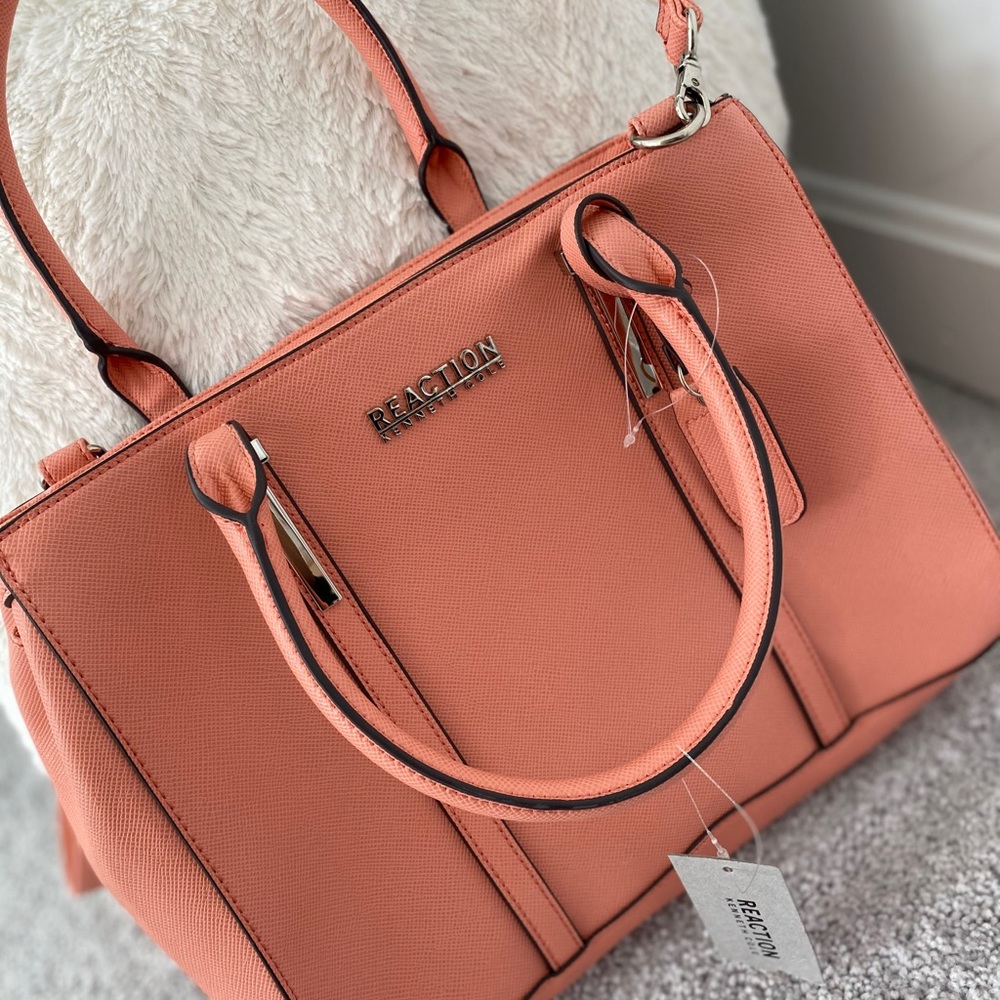 Pink Kenneth Cole Reaction Purse !!
